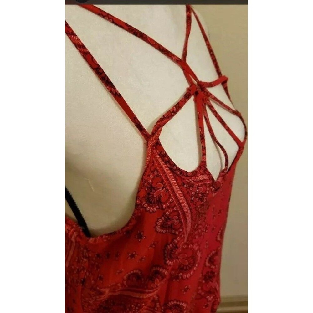 Chelsea & Violet Women's Red Medium Cross-Back Paisley Pattern Sleeveless Blouse